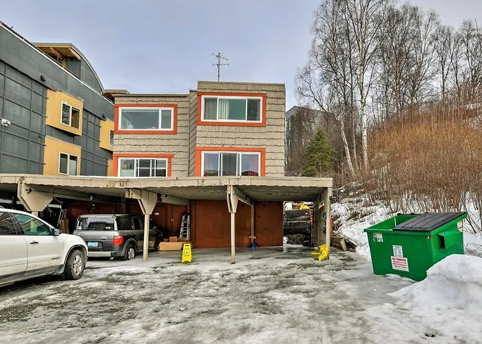 Central Anchorage Condo, Walk To Town And Coast!