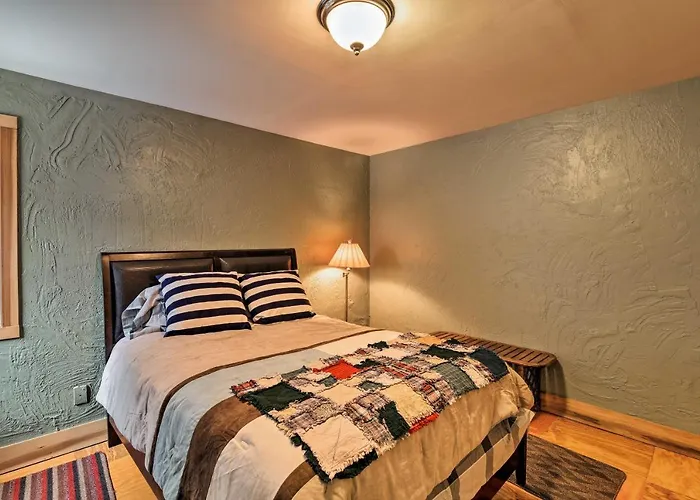 Central Anchorage Condo, Walk To Town And Coast!