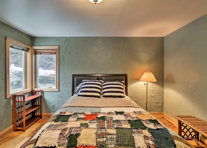 Central Anchorage Condo, Walk To Town And Coast!