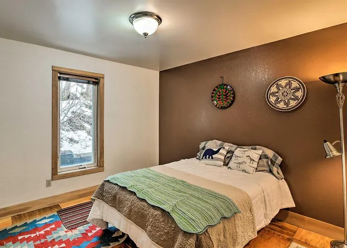 Central Anchorage Condo, Walk To Town And Coast!