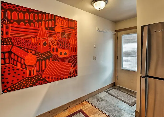 Central Anchorage Condo, Walk To Town And Coast!