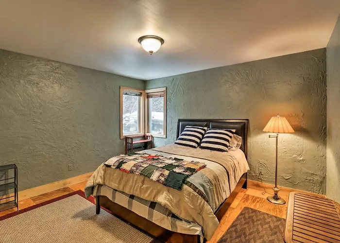 Central Anchorage Condo, Walk To Town And Coast!