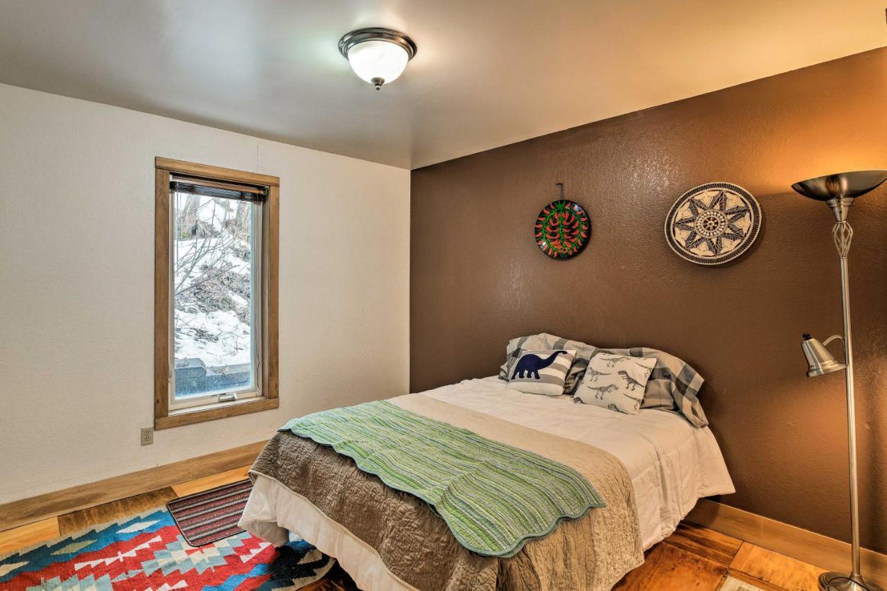 Condo, Walk To Town And Coast! Anchorage